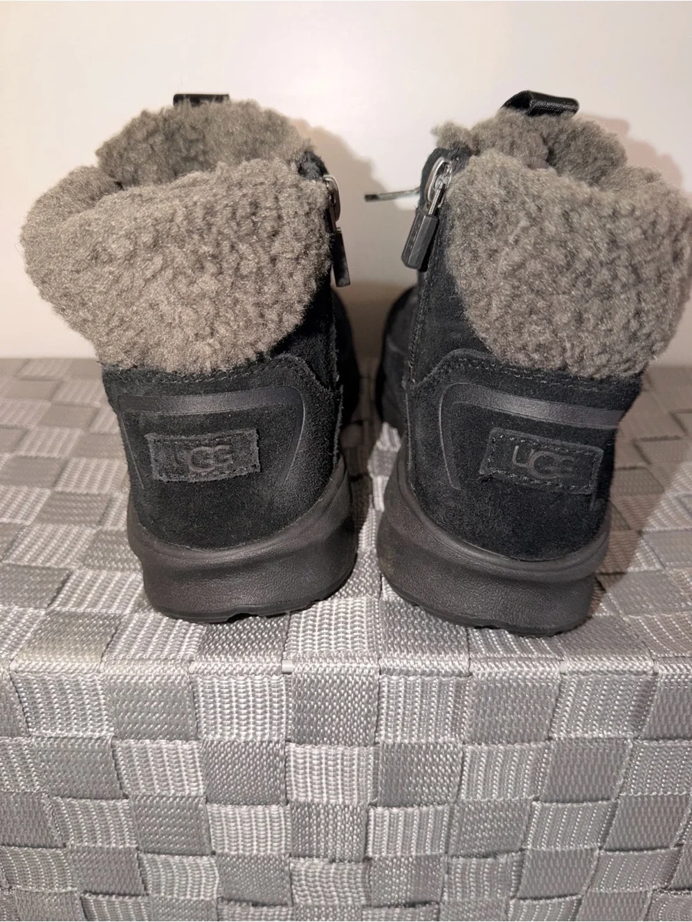 New UGG TerreTrail Cozy Lace Boots Black Waterproof Fur Lined Zip Boots Sz
